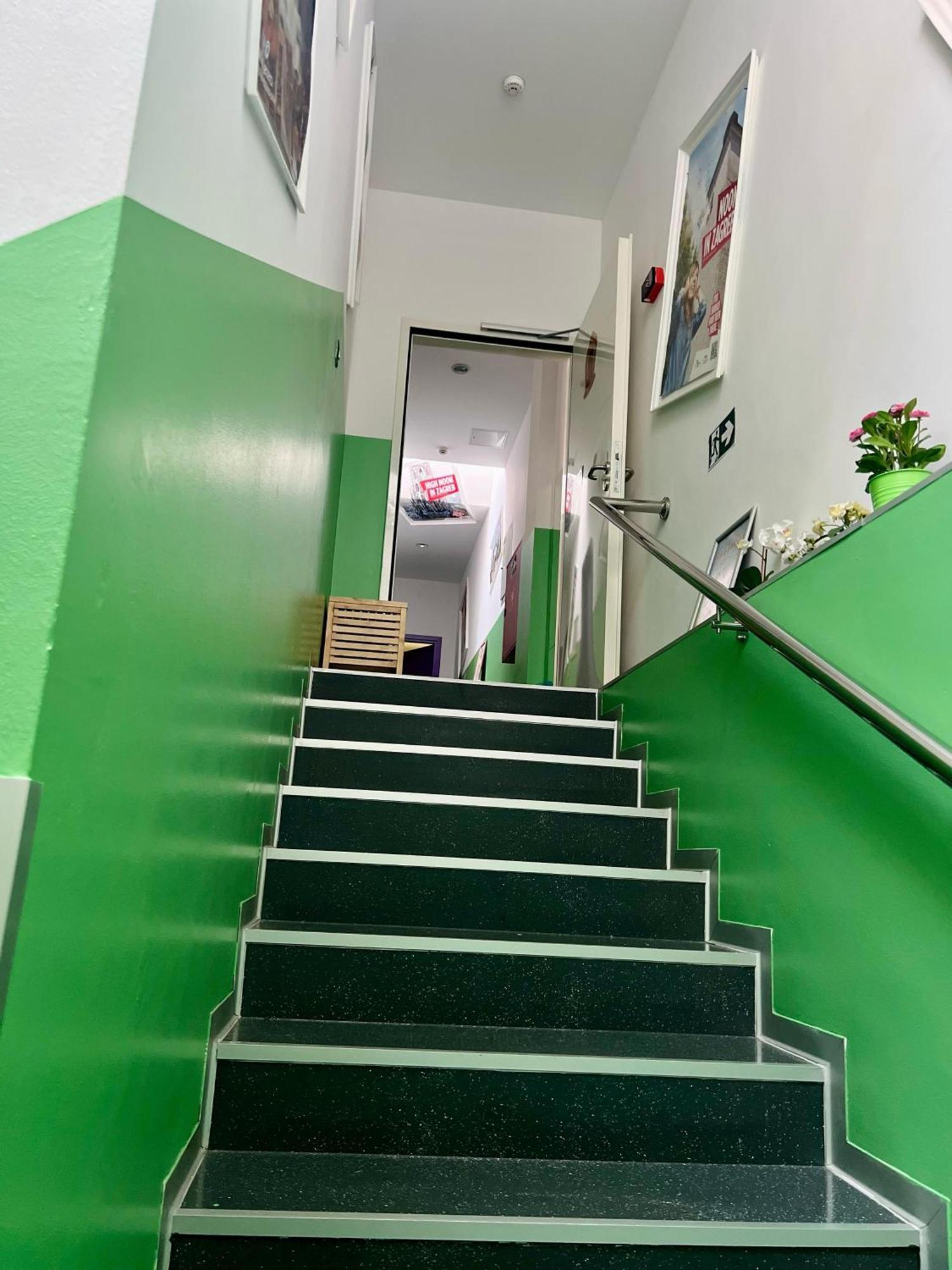 Himalayan Hostel ซาเกร็บ ภายนอก รูปภาพ